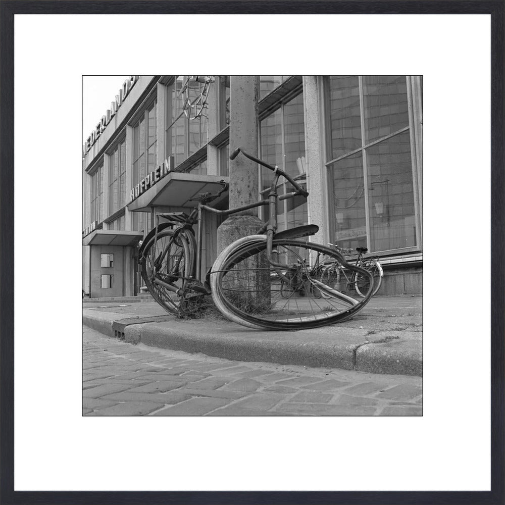 Fiets voor Station Hofplein - 1965