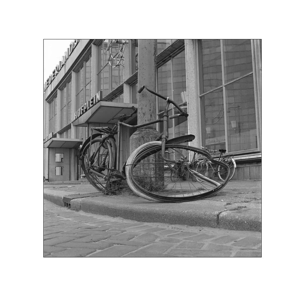 Fiets voor Station Hofplein - 1965