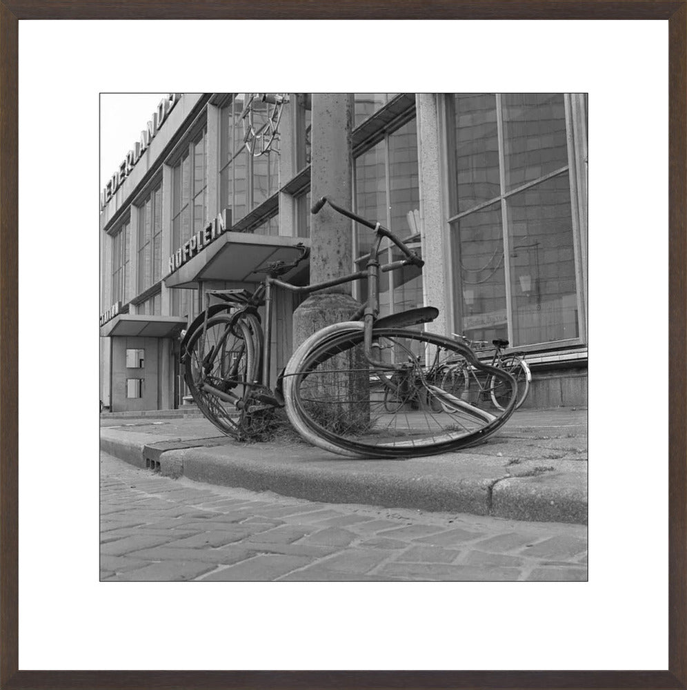 Fiets voor Station Hofplein - 1965