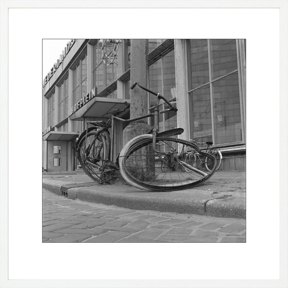 Fiets voor Station Hofplein - 1965