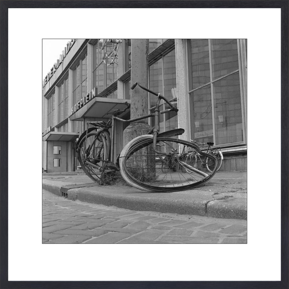 Fiets voor Station Hofplein - 1965