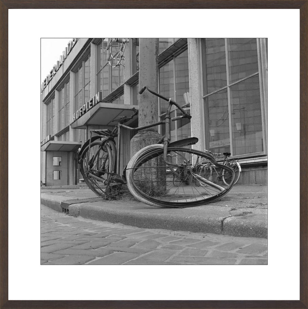 Fiets voor Station Hofplein - 1965