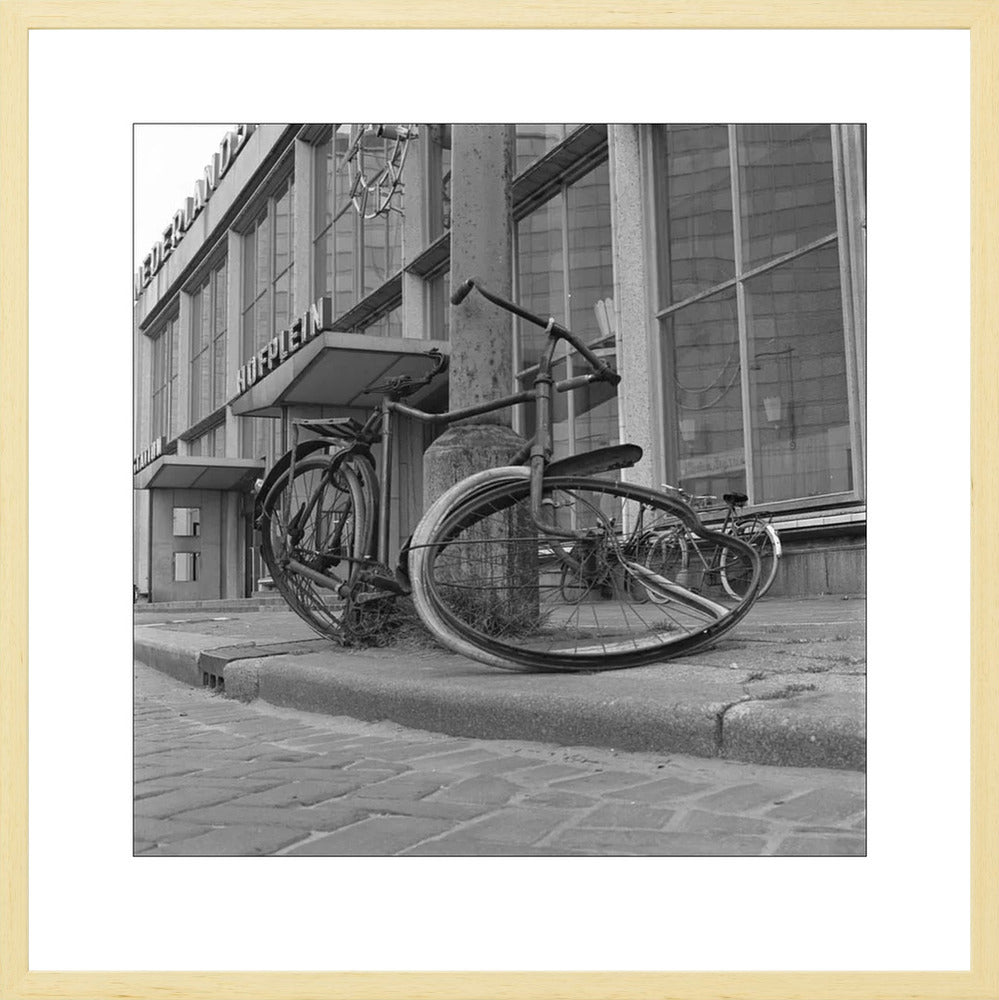 Fiets voor Station Hofplein - 1965