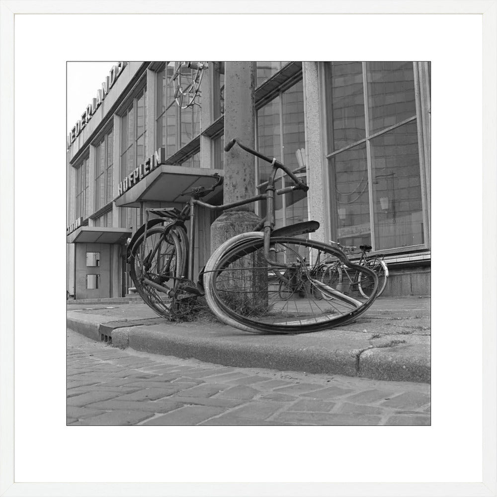 Fiets voor Station Hofplein - 1965