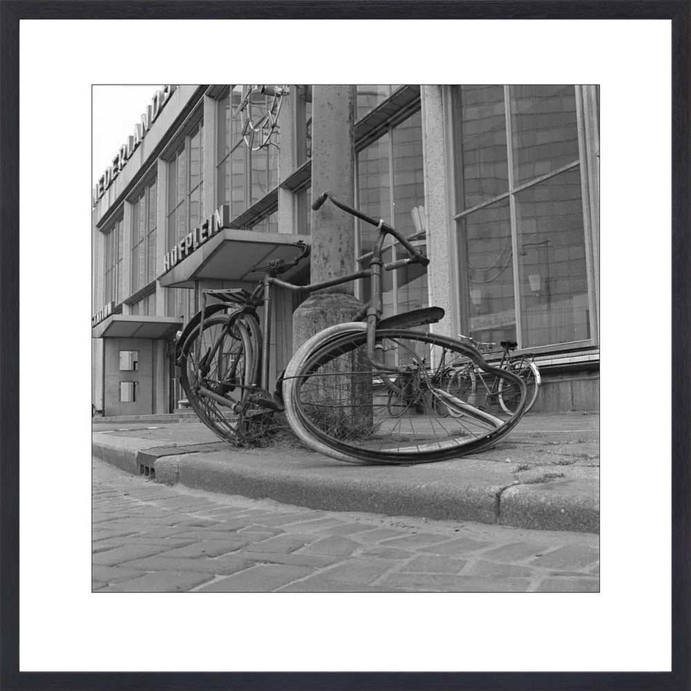 Fiets voor Station Hofplein - 1965