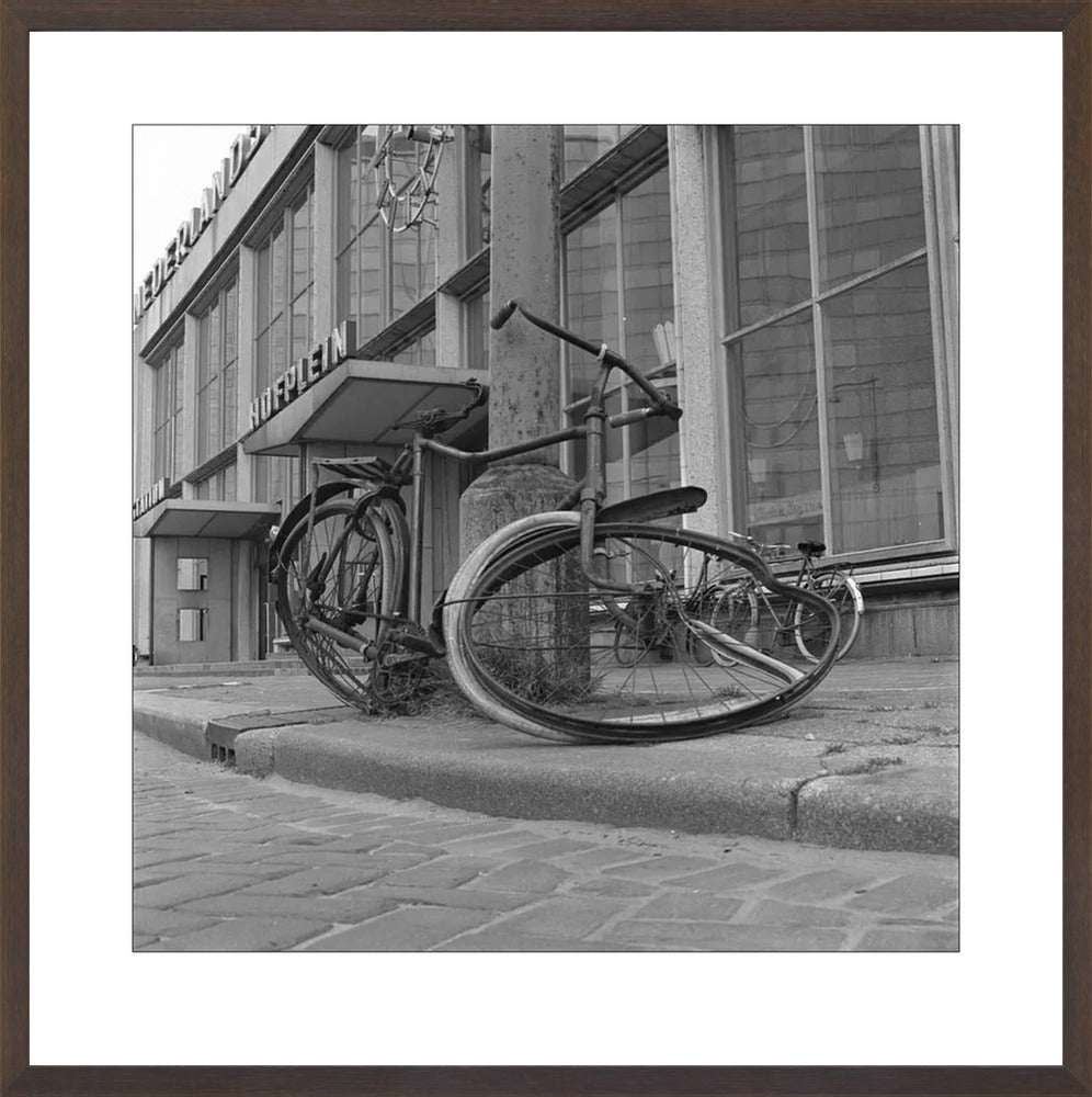 Fiets voor Station Hofplein - 1965