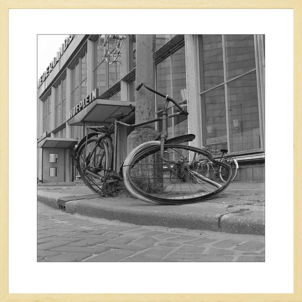Fiets voor Station Hofplein - 1965