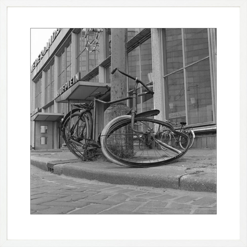 Fiets voor Station Hofplein - 1965