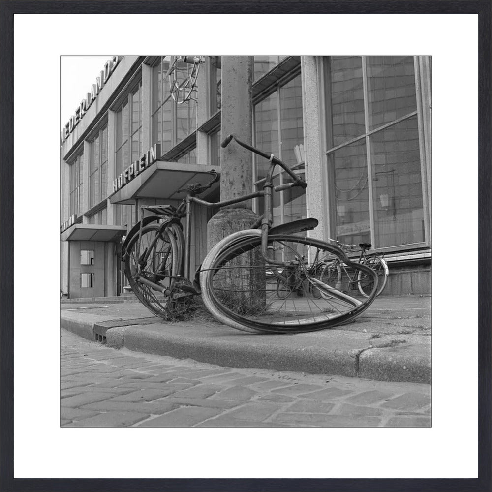 Fiets voor Station Hofplein - 1965