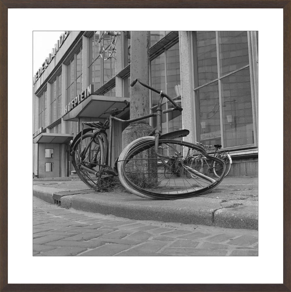 Fiets voor Station Hofplein - 1965