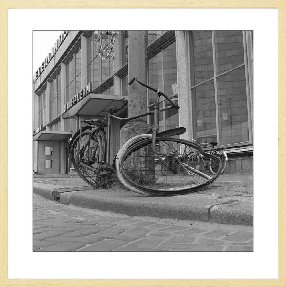 Fiets voor Station Hofplein - 1965