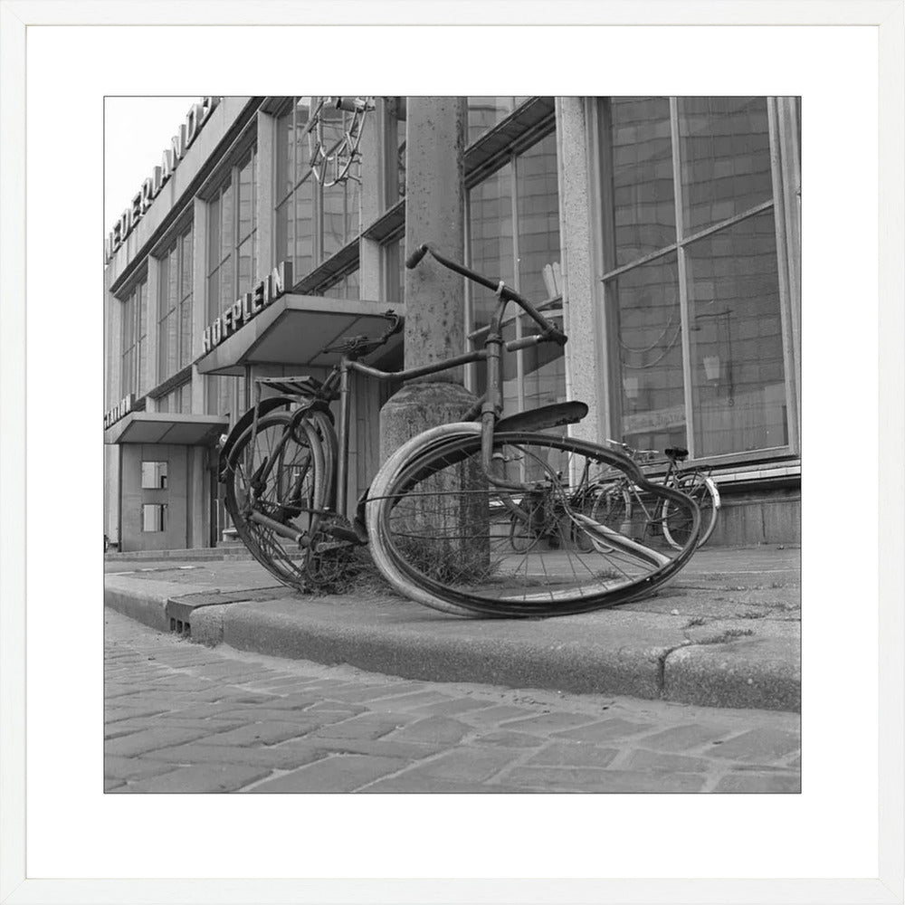 Fiets voor Station Hofplein - 1965