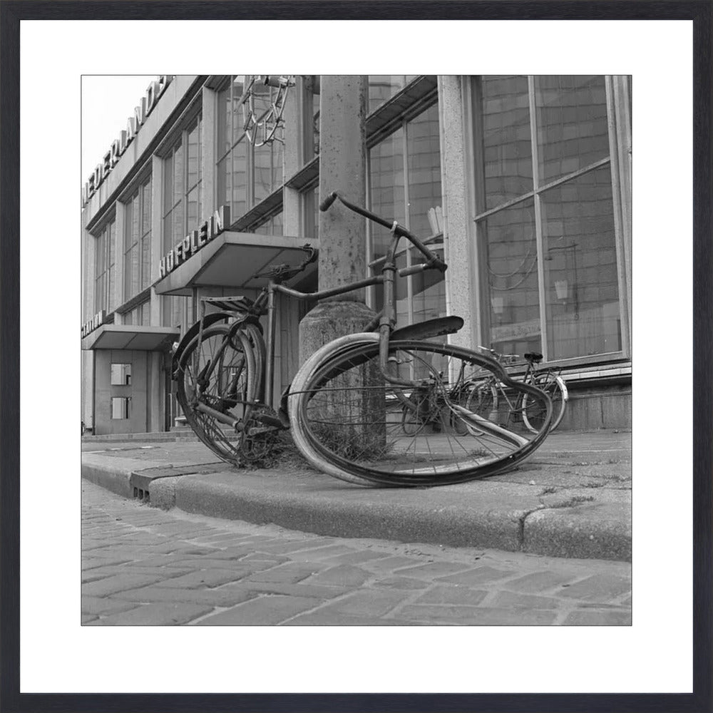 Fiets voor Station Hofplein - 1965