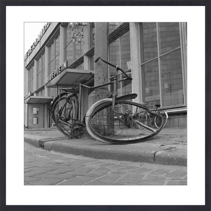 Fiets voor Station Hofplein - 1965