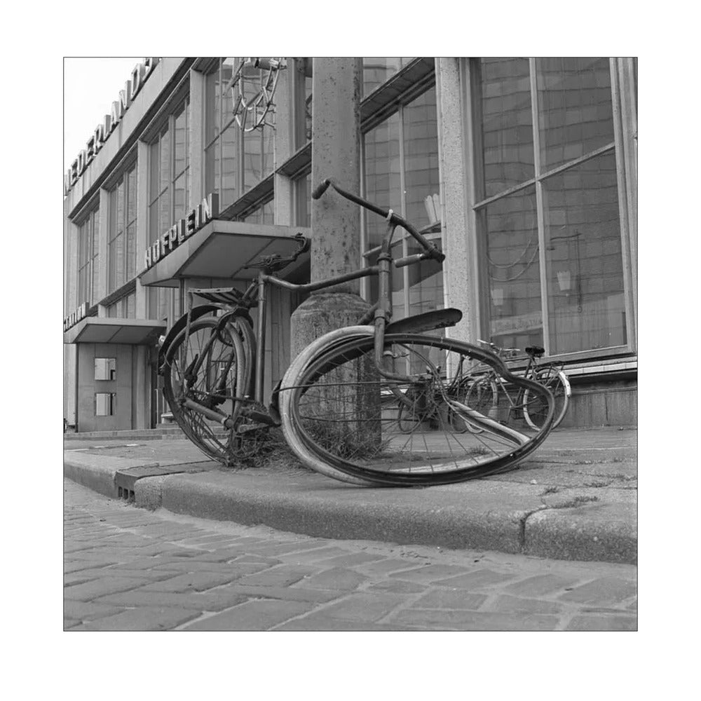 Fiets voor Station Hofplein - 1965