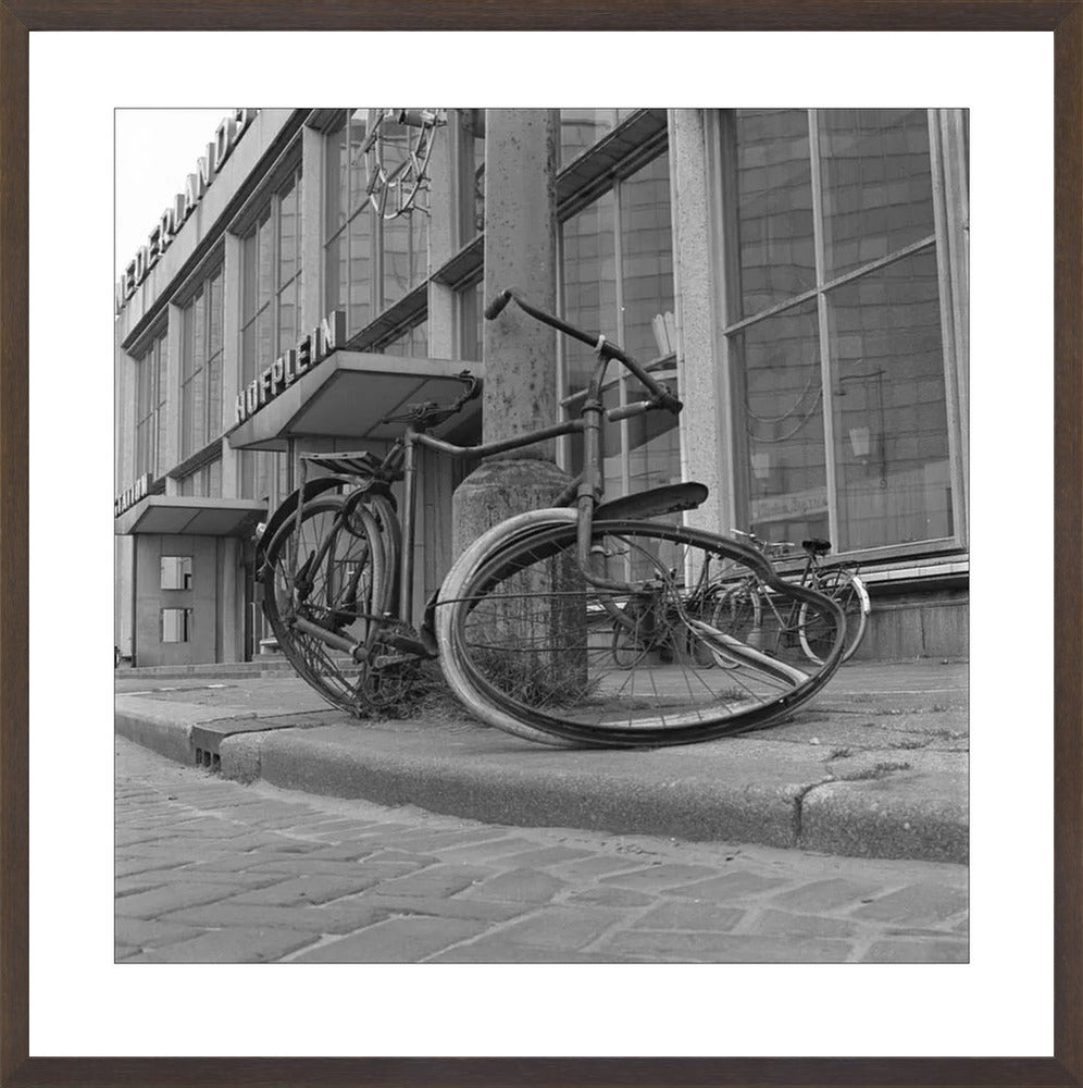 Fiets voor Station Hofplein - 1965
