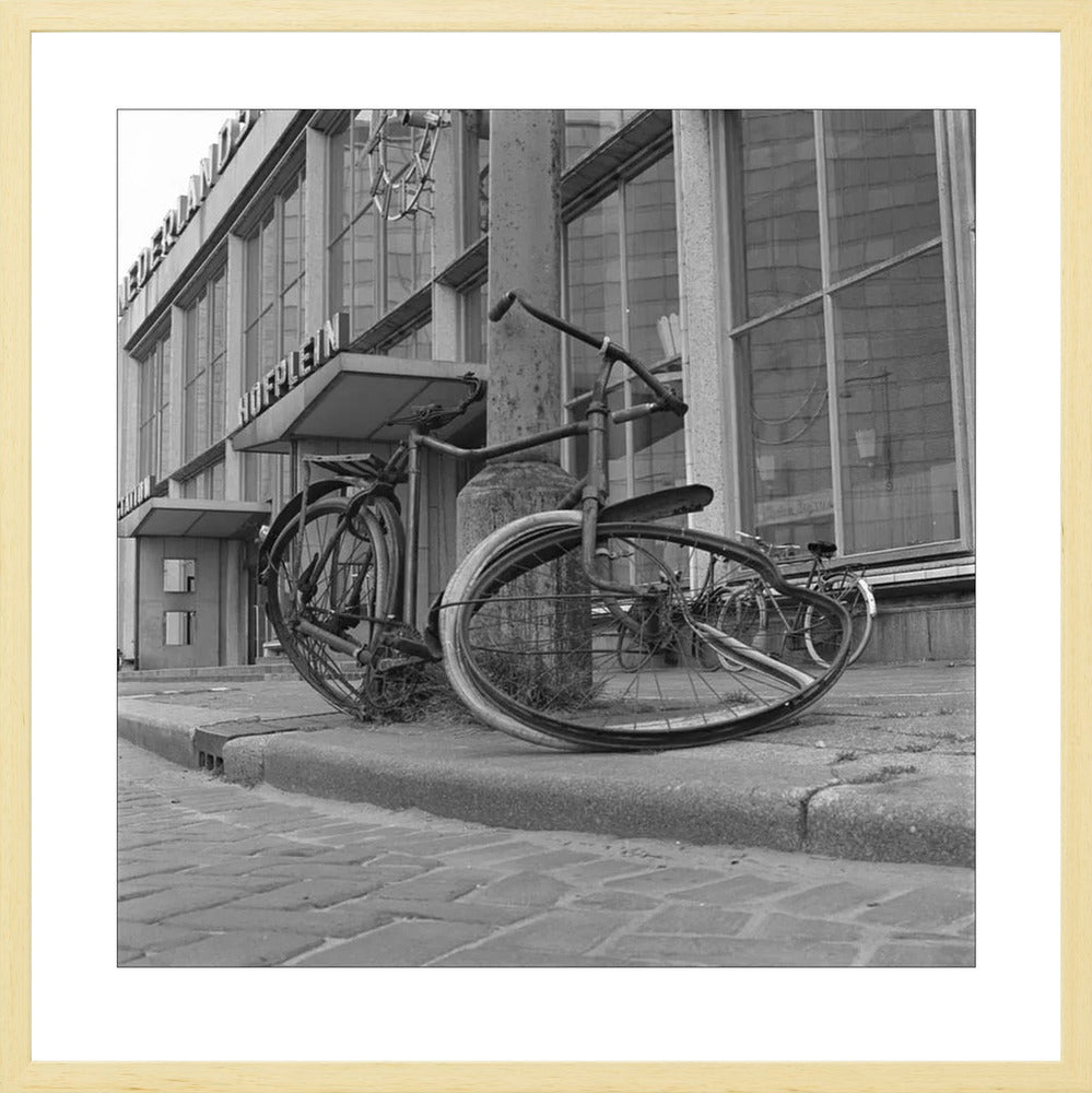 Fiets voor Station Hofplein - 1965