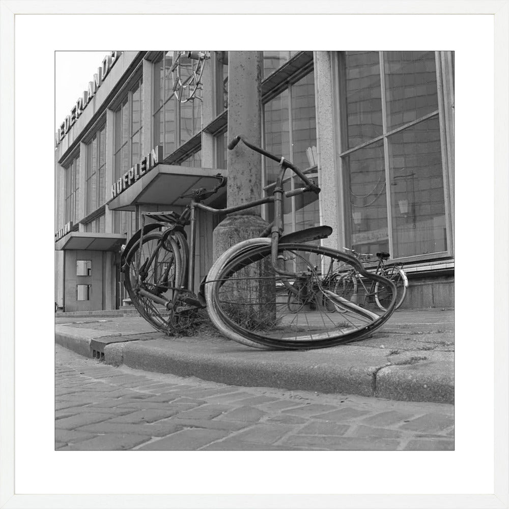 Fiets voor Station Hofplein - 1965