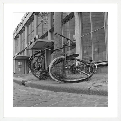 Fiets voor Station Hofplein - 1965