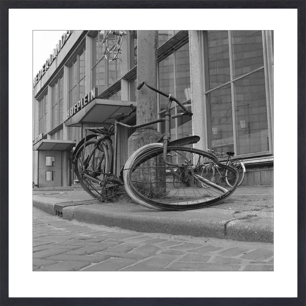 Fiets voor Station Hofplein - 1965