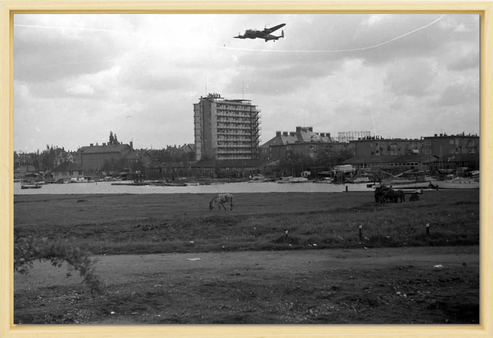 Voedselpakketen boven de Kralingse Plas - 1945