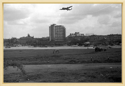 Voedselpakketen boven de Kralingse Plas - 1945