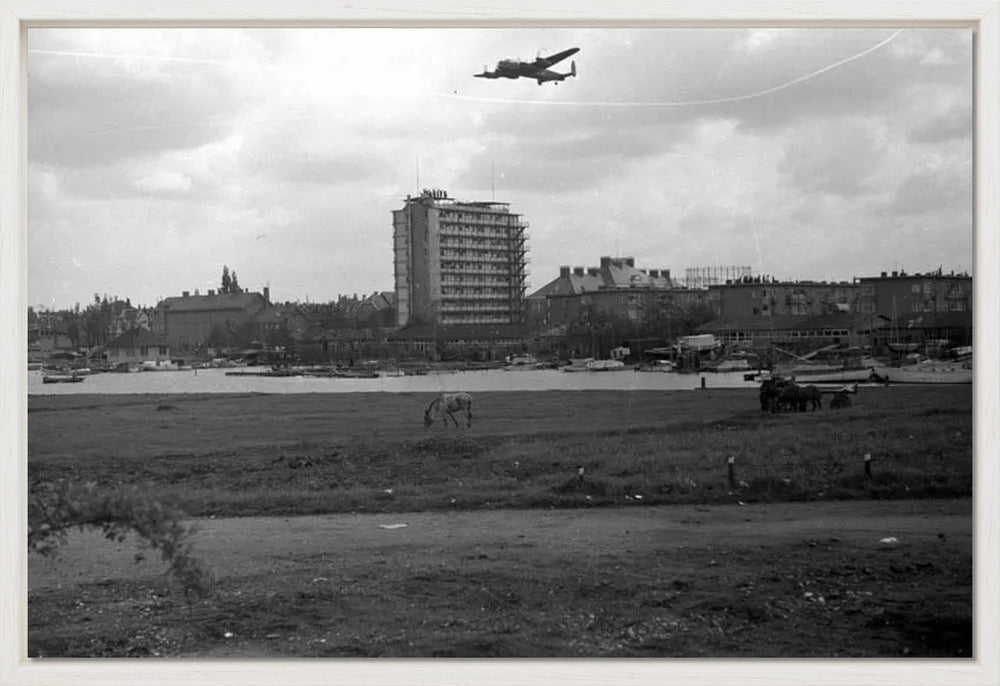Voedselpakketen boven de Kralingse Plas - 1945