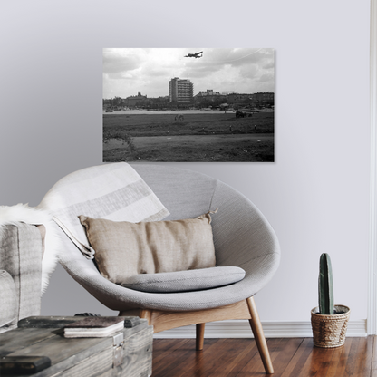 Historische foto van voedselpakketten boven de Kralingse Plas in 1945 – canvas zonder lijst in leeshoek