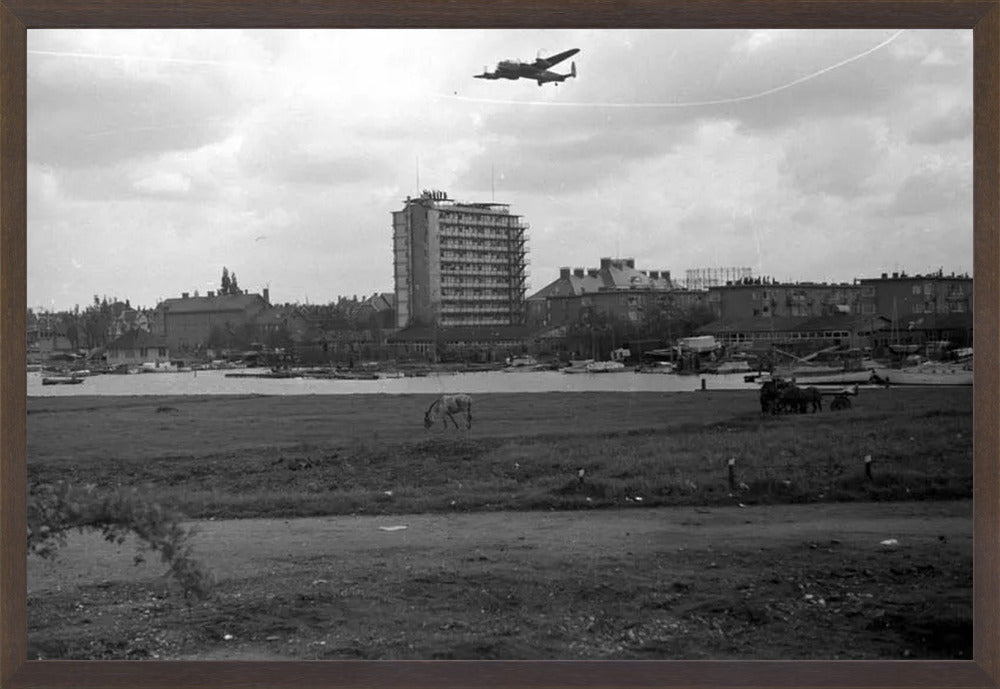 Voedselpakketen boven de Kralingse Plas - 1945