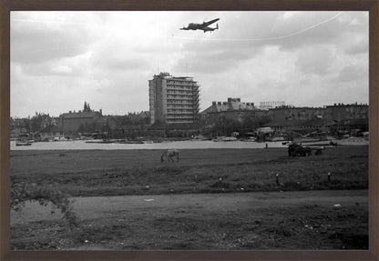 Voedselpakketen boven de Kralingse Plas - 1945