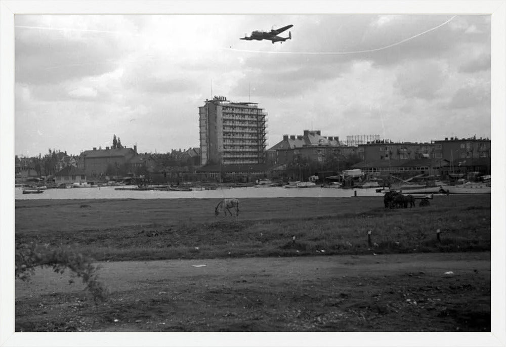 Voedselpakketen boven de Kralingse Plas - 1945
