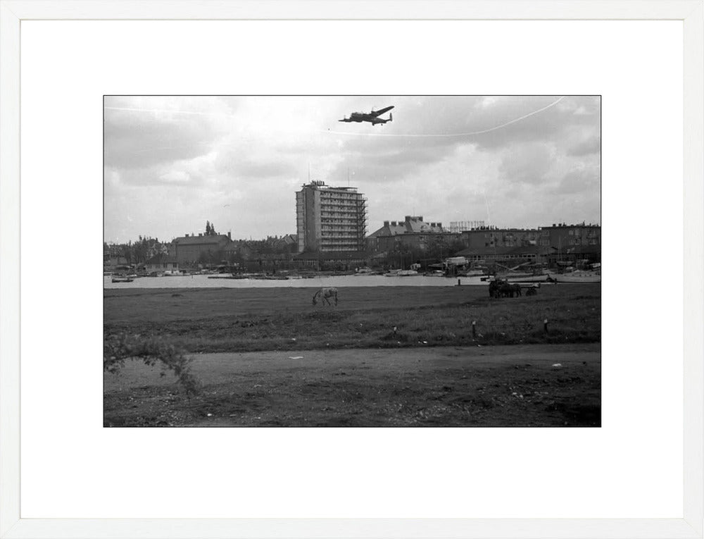 Voedselpakketen boven de Kralingse Plas - 1945