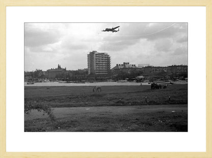 Voedselpakketen boven de Kralingse Plas - 1945