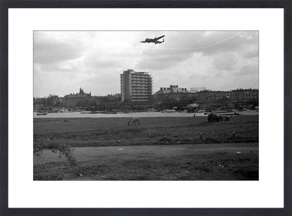 Voedselpakketen boven de Kralingse Plas - 1945