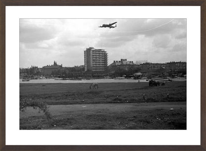 Voedselpakketen boven de Kralingse Plas - 1945