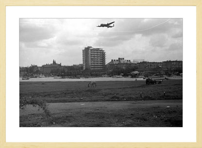 Voedselpakketen boven de Kralingse Plas - 1945