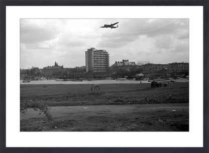Voedselpakketen boven de Kralingse Plas - 1945