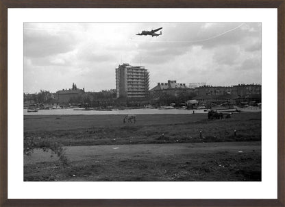 Voedselpakketen boven de Kralingse Plas - 1945