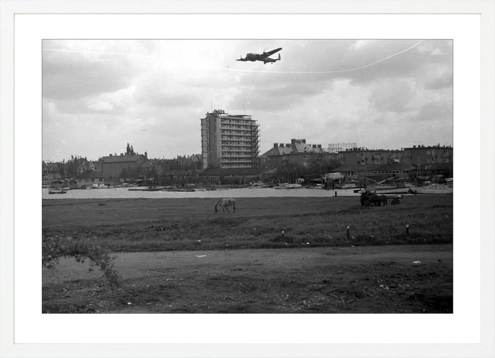 Voedselpakketen boven de Kralingse Plas - 1945