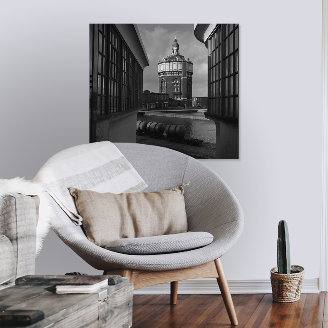 Historische foto van een watertoren rond 1966 – donkerbruine wissellijst in woonkamer
