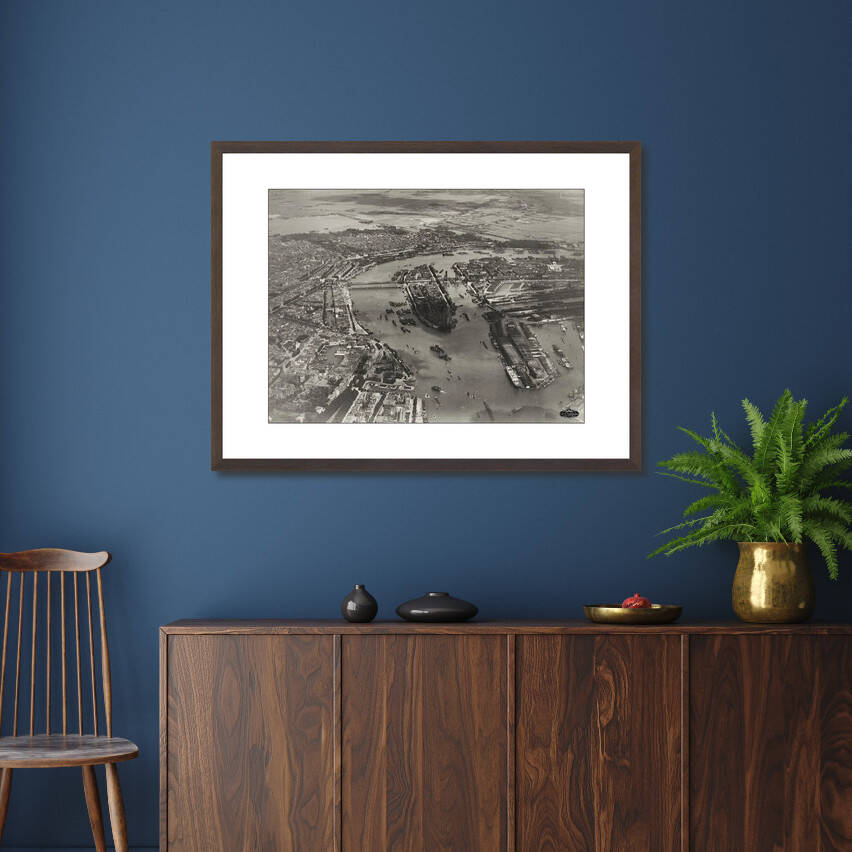 Historische foto van het Noordereiland in de Maas rond 1926 – donkerbruine wissellijst in woonkamer