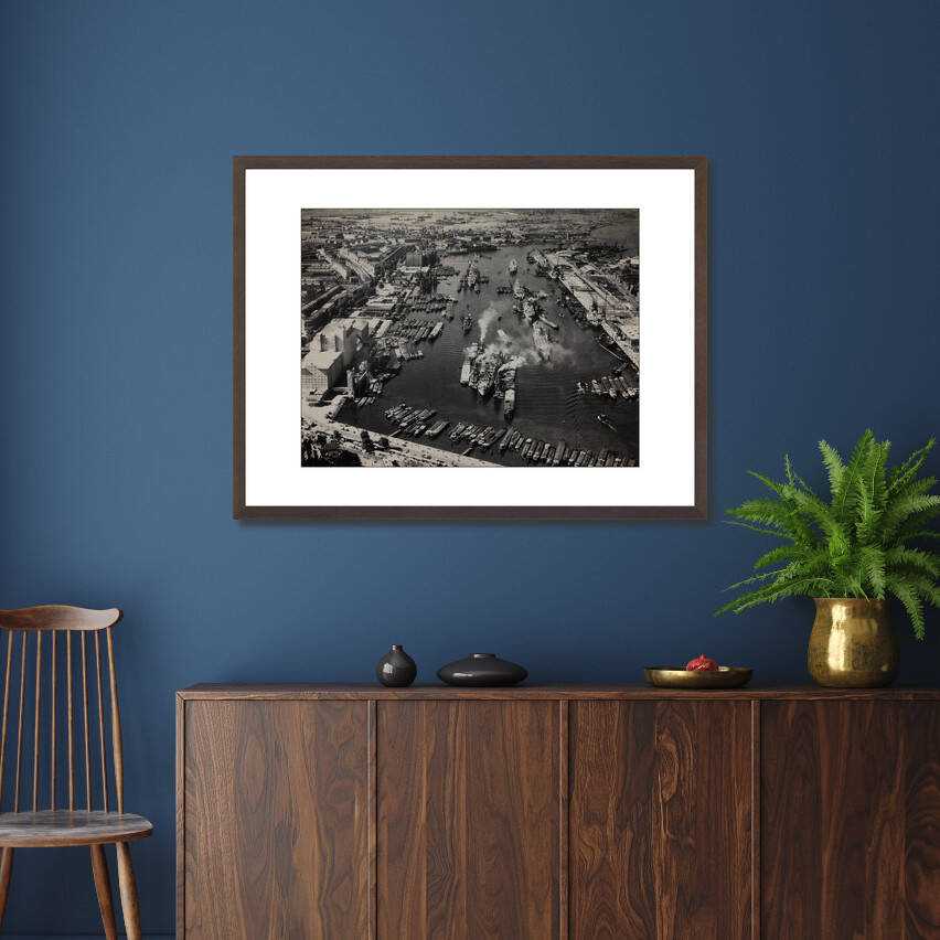 Historische foto van de Maashaven rond 1955 – donkerbruine wissellijst in woonkamer