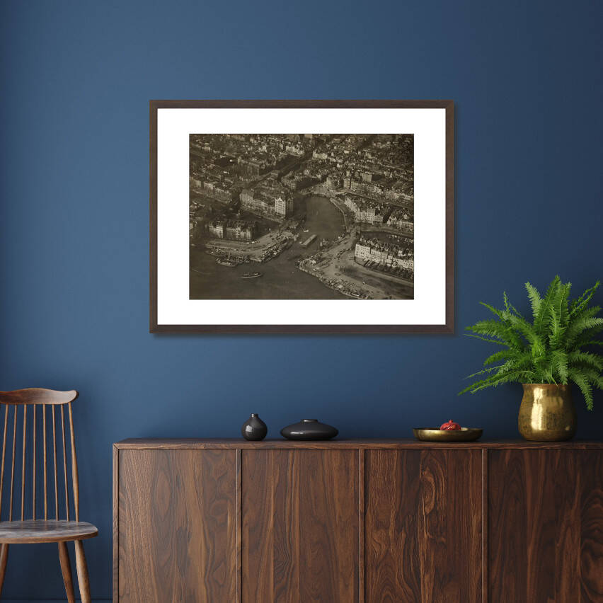 Historische foto van de Oude Haven rond 1925 – donkerbruine wissellijst in woonkamer