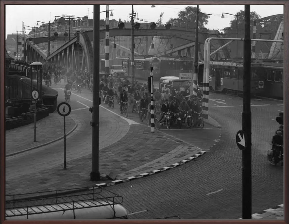 Brommers op de Koninginnebrug - 1964