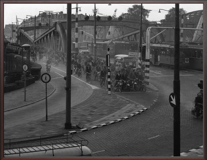 Brommers op de Koninginnebrug - 1964