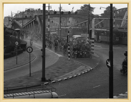 Brommers op de Koninginnebrug - 1964