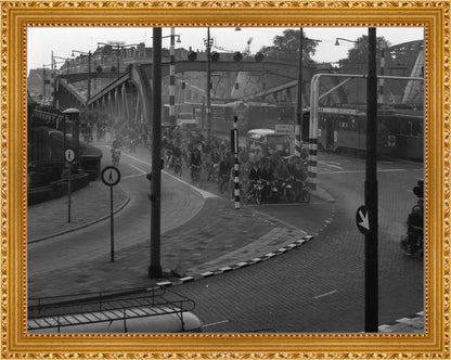 Brommers op de Koninginnebrug - 1964