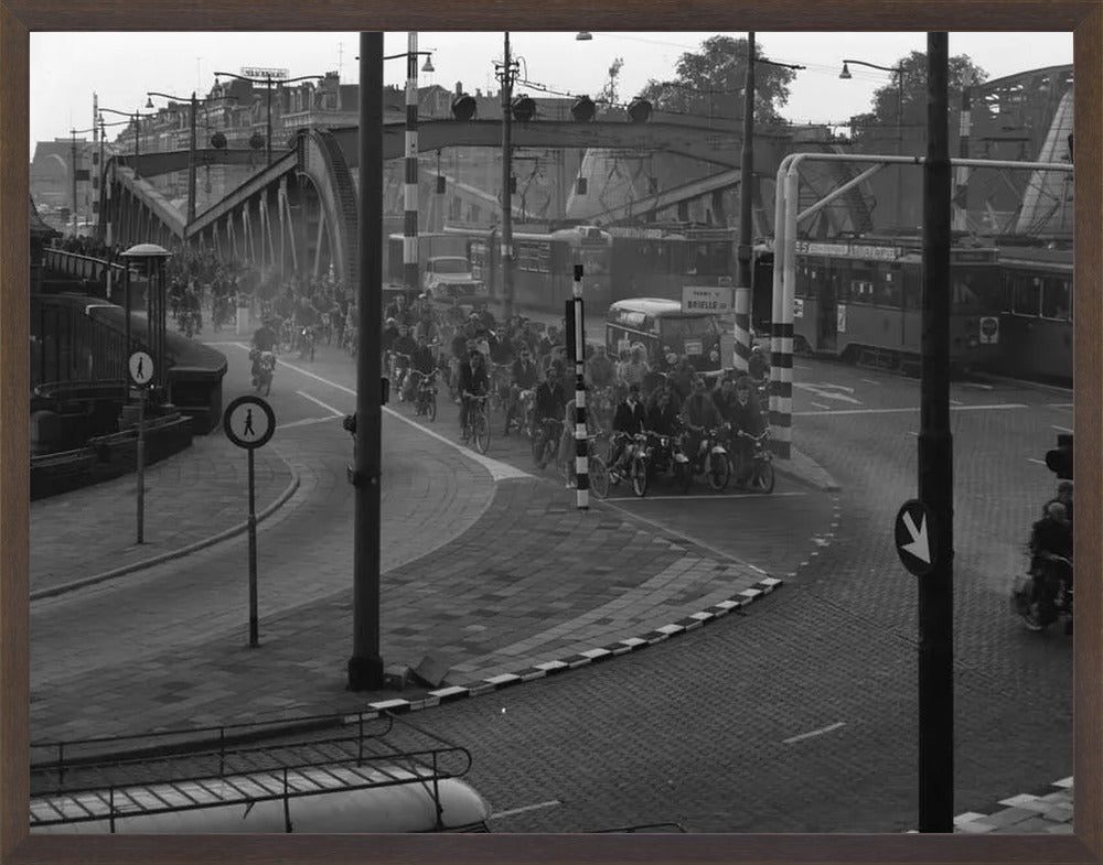 Brommers op de Koninginnebrug - 1964