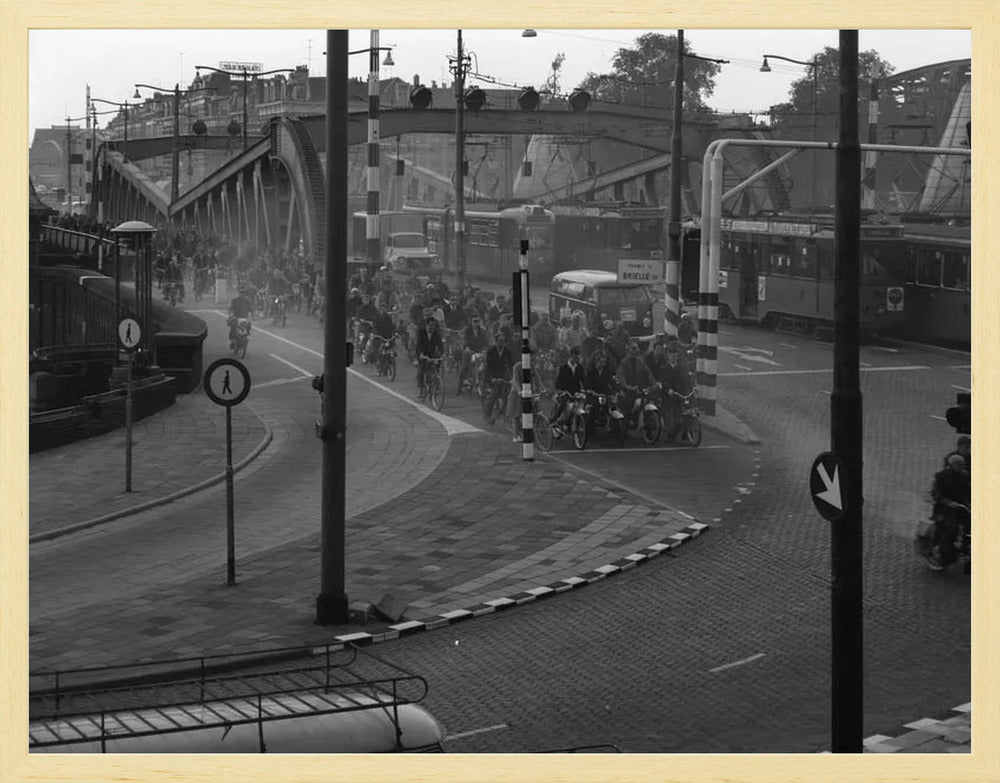 Brommers op de Koninginnebrug - 1964