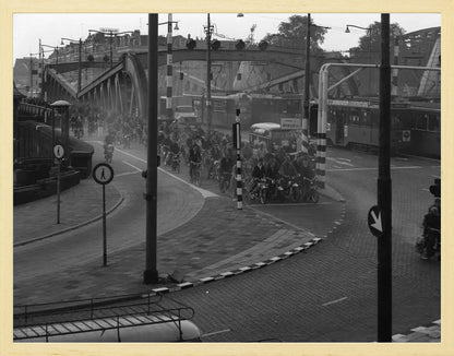 Brommers op de Koninginnebrug - 1964